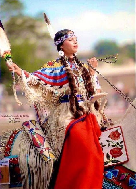 Pendleton Round Up, Native American Woman, Native American Regalia, Native American Images, Native American Pictures, Native American Peoples, Native American Heritage, American Indian Art, White Wolf