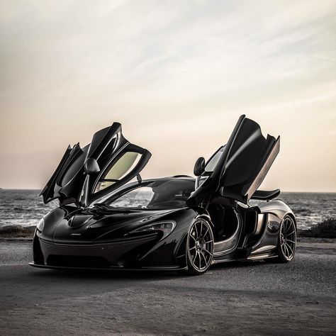 McLaren P1 Butterfly Doors, Wings To Fly, Mclaren 570s, Mclaren P1, Mc Laren, Car Center, Super Car, Rear Wheel Drive, Transportation Design