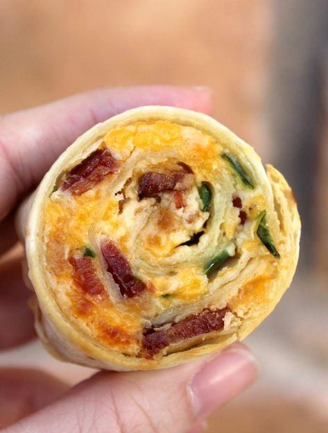 Jalapeno Popper Pinwheels - Love to be in the Kitchen Pinwheel Appetizers Cream Cheese, Jalapeno Popper Pinwheels, Crab Salad Recipe, Pinwheel Appetizers, Stuffed Jalapenos With Bacon, Crowd Pleasing Appetizers, Pinwheel Recipes, Jalapeno Popper, Finger Food Appetizers