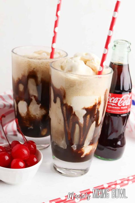 Tippy Cow Recipes Drinks, Ice Cream Floats Ideas, Coca Cola Recipes, Cola Recipe, Chocolate Cow, Ice Cream Float, Float Recipes, Party Punch Recipes, Ice Cream Floats