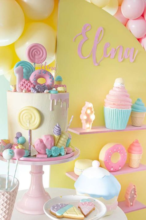 Candyland Theme Desserts, Pastel Candyland Birthday Party, Candy Birthday Theme, Candy Theme Cake, Candyland Birthday Party Ideas, Candyland Birthday Party, Girly Party Ideas, Lollipop Birthday, Candyland Cake