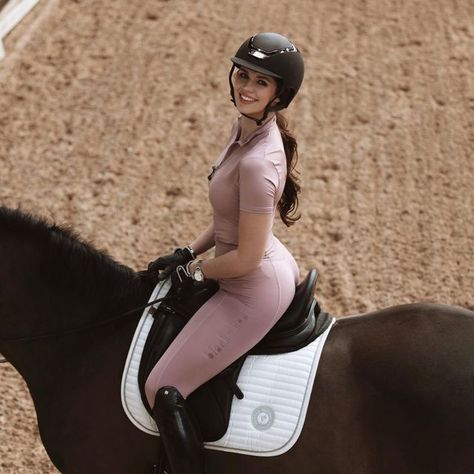 English Horse Riding Outfits, Erin Williams, Riding Boot Outfits, Looks Kate Middleton, Horse Riding Outfit, Always Smiling, Equestrian Chic, Equestrian Girls, Weird Fashion