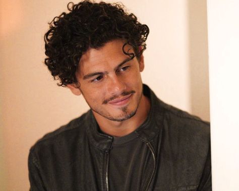 #goodtrouble #thefosters #gaelmartinez Tommy Martinez, Male Haircuts Curly, Good Trouble, Pelo Afro, Men Haircut Styles, Mens Hair, Midnight Sun, Popular Shows, Sirius Black