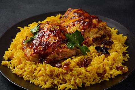 Middle Eastern Roast Chicken, Chicken Middle Eastern, Machboos Recipe Chicken, Arabic Chicken Recipes Middle East, Msakhan Chicken Recipe, Chicken Arabic Recipes, Chicken And Rice Dishes For Dinner, Spiced Rice Recipes, Lebanese Chicken Recipes