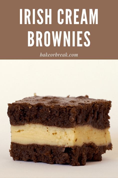 Rich, fudgy brownies surround a sweet layer of silky cream cheese flavored with Irish Cream in these Irish Cream Brownies. Irish Cream Brownies, Chocolate Cobbler, Cheese Brownies, Cream Cheese Brownies, How To Make Brownies, Brownies Chocolate, Breakfast Recipes Sweet, Brownie Toppings, No Bake Brownies