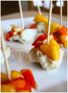 Halibut Bites with Mango Salsa Appetizer Recipe Halibut With Mango Salsa, Fish Bites, Bite Size Appetizers, Appetizer Dishes, Appetizer Bites, Mango Salsa, Buffet Food, Appetizer Dips, Yummy Appetizers