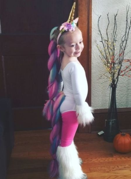 Costume Unicorn, Unicorn Diy, Unicorn Halloween Costume, Halloween Kids Costumes Girls, Hand Cuffs, Unicorn Halloween, Unicorn Costume, Crazy Hair Day, Halloween Costume Contest