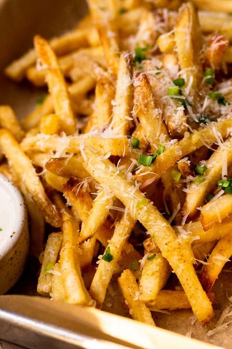 Garlic Parmesan Air Fryer Frozen French Fries - Modern Farmhouse Eats Garlic Butter French Fries, Frozen French Fries In Air Fryer, Parmesan Waffles, Air Fryer Frozen French Fries, Garlic French Fries, Reheat French Fries, Parmesan French Fries, Deep Fried French Fries, Parmesan Truffle Fries