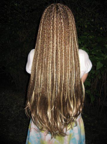 Sowing Hair Styles, Dark Brown And Light Brown Braids, Yaky Pony Braids, Box Braids Color Ideas Brown Skin, Braids With Bumped Ends, Brown And Blonde Box Braids, Feather Braids, Brown And Blonde Braids, Light Brown Braids