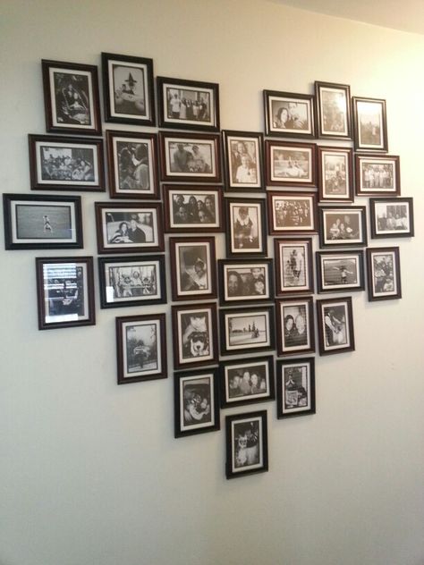 Wall art! 4x6 Frames from dollar tree work great! 5x7 Picture Frames Ideas Wall, Photo Wall Collage Layout 4x6, 4x6 Frames On Wall, Photo Frame Wall Decor Ideas, 4x6 Picture Wall Ideas, Dollar Tree Picture Wall, 4 X 6 Picture Wall, 4x6 Pictures On Wall, 4x6 Gallery Wall