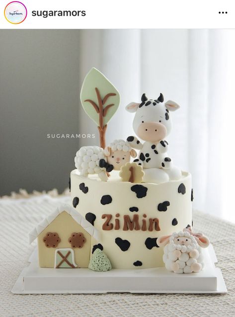 Animal Farm Cake Ideas, Farm Animal Themed Birthday Cake, Farm Animal Baby Shower Cake, Cake Farm Animals, Cow Theme Cake, Cow Cake Ideas, Farm Themed Birthday Cake, Zoo Theme Birthday Cake, Farm Animal Birthday Cake