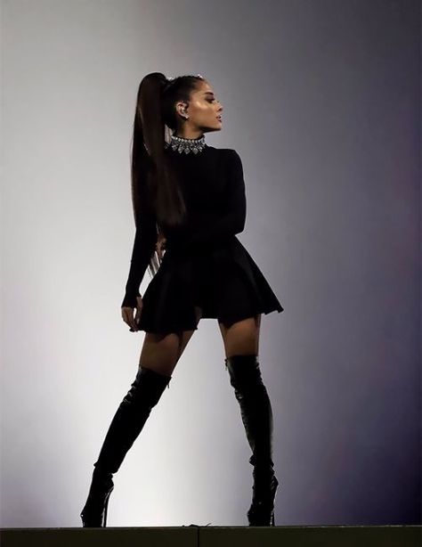 Colocar tule costas e colar frente How To Dress Like Ariana Grande, Ariana Grande Black Outfit, Ariana Grande Outfits Dresses, Ariana Grande Black Dress, Ariana Grande In Black, Ariana Grande On Stage, Ariana Grande Dress, Ariana Grande Black, Ariana Grande Dangerous Woman Tour