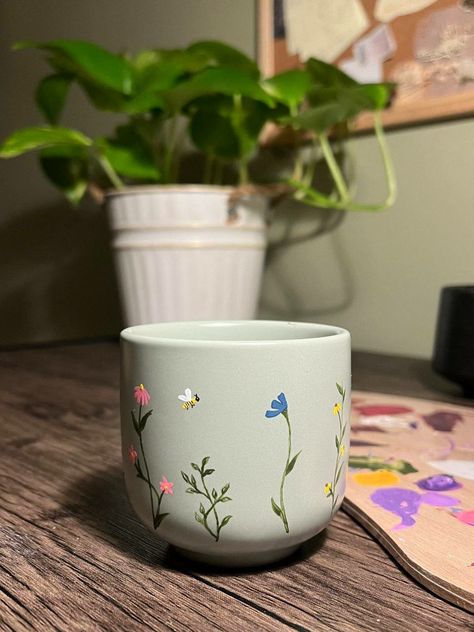 Pottery Painting Vase Ideas, Pottery Painting Ideas Easy, Diy Pottery Painting, Pottery Painting Designs, Pretty Mugs, Keramik Design, Clay Mugs, Painting Art Lesson, Pottery Crafts