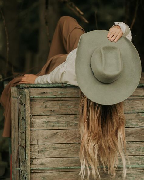 Celeste on Instagram: “I’ll keep you wild if you keep close to me. @daltondomino 📷 @melissabausdesign” Boho Portraits, Cowgirl Senior Pictures, Western Photo Shoots, Cowgirl Photography, Cowgirl Photoshoot, Hello Darlin, Cowgirl Vibes, Cowgirl Photo, Western Photo