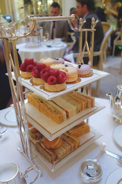 Royal Food, Tea Party Sandwiches, Best Afternoon Tea, English Tea Party, Afternoon Tea Recipes, Party Sandwiches, Tafel Decor, High Tea Party, Tea Party Food