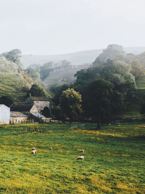 English Countryside Lifestyle, English Country Aesthetic, European Spring, Nature Aesthetics, Matka Natura, Countryside House, Quiet Life, Olive Garden, A Hill