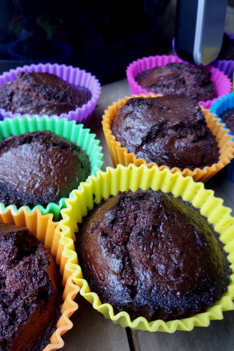 Box Brownie Mix In Air Fryer, Air Fryer Recipes Brownies, Air Fryer Treats Easy, Baking In Air Fryer Oven, Air Fryer Snacks Sweet, Air Fryer Deserts Recipes Easy, Air Fryer Cakes Recipe, Air Fryer Cake Recipes Easy, Airfryer Brownies