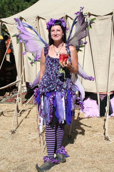 purple fairy Purple Mushroom Fairy Costume, Mushroom Fairy Costume, Purple Fairy Costume, Faerie Clothes, Fairy Clothing, Faerie Costume, Steampunk Wings, Fairy Costume Diy, Fairy Photography