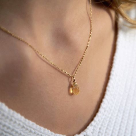 "Sparkling Citrine Drop Necklace made with a natural citrine gemstone. For a special gift for wife on 13th or 17th Anniversary or on November Birthday. Handmade, simple, just perfect. Matching earrings: https://etsy.me/38Hkrfj MATERIALS: * natural citrine * 14k Gold Filled, 14k Rose Gold Filled, Sterling Silver * spring ring clasp closure * personalized disc with BB letters on the chain end or ->Your initials * beautiful branded gift box + card about citrine SIZE: * citrine: 9 - 10 mm * the chai Citrine Crystal Necklace, 17th Anniversary, November Birthstone Jewelry, November Birthday, Citrine Jewelry, Citrine Pendant, Citrine Earrings, Citrine Necklace, Citrine Crystal