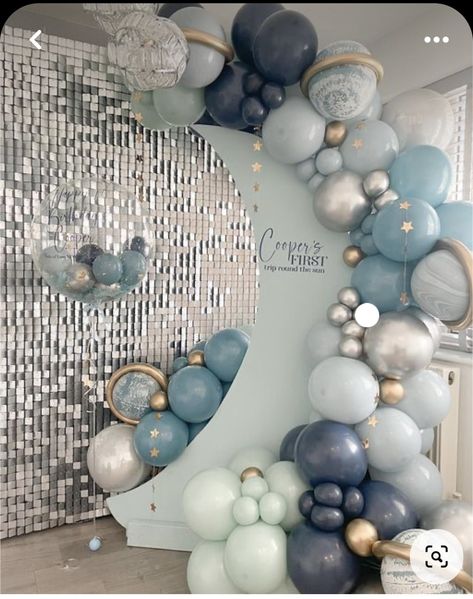 Two The Moon Balloons, First Birthday Ballons Decoration Ideas, One Year Around The Moon Birthday, Over The Moon Balloon Garland, Space Cake First Birthday, Two The Moon Balloon Garland, Space Birthday Backdrop, Moon And Sun Party, First Trip Around The Sun Pictures