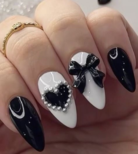 Cute bow🎀 black heart 🖤 sexy nails 💅🏻 Nail Art Designs With Bow Stone, Black White Heart Nails, Black Nails With Bow Charm, Black And Pearl Nails, Black Nails With Bow, Black Bow Nails, Black Pearl Nails, Nail Inspo Black And White, Black And White Almond Nails