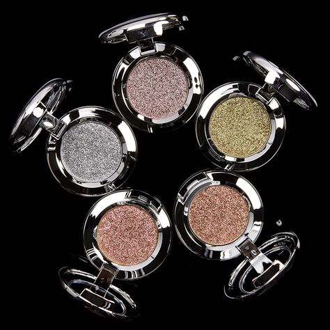 MAC Shiny Pretty Things Shadows Reviews & Swatches Mac Glitter Eyeshadow, Mac Glitter, Makeup Aesthetics, Best Mac Makeup, Professional Makeup Case, Diva Makeup, Tom Ford Makeup, Makeup Train Case, Just Chilling