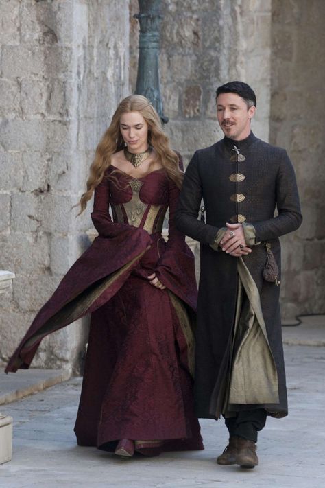 Lannister Dress, Cercei Lannister, Famous Villains, Game Of Thrones Dress, Game Of Thrones Outfits, Sweet 16 Outfits, Mens Aesthetic, Game Of Thrones Costumes, Fire And Blood