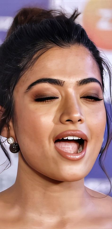 Face Expression Of Actress, Rashmika Mandanna Hot Photos, Rasmika Hot Pic, Samantha Face Expression, Actress Expression Faces, Rashmika Mandana Hot Pic, Rashmika Mandana Hot Back, Actress Expression, Oily Face