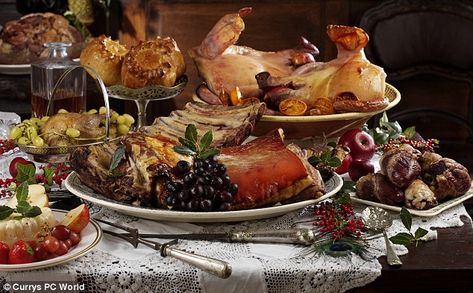 Edwardian Food, Medieval Cutlery, Edwardian Christmas, Game Of Thrones Food, Royal Food, Roasted Quail, Historical Food, Christmas Meal, Table D Hote