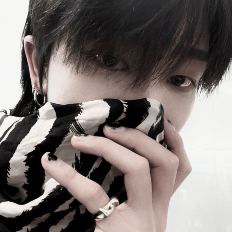 Minghao Icons Dark, Minghao Black And White, White Bg Plain, Minghao Pfp, Xu Minghao Icon, Kpop Black And White, Svt Minghao, Minghao Icon, Emo Icons