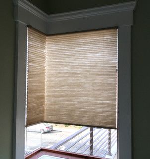 Hermosa Beach corner window - Hunter Douglas honeycomb shades providing privacy & insulation while allowing filtered light. Corner Window Curtains, Corner Window Treatments, Beach Window, Blinds Ideas, Beach Style Bedroom, Window Treatments Ideas, Modern Tv Wall Units, Honeycomb Shades, Interior Shutters