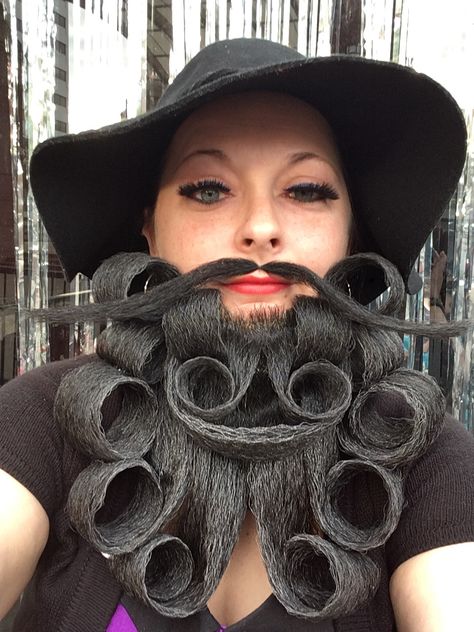 Bearded Lady Costume, Hunger Games Hair, Huge Beard, Beard Competition, Circus Halloween Costumes, Circus Clowns, Fake Beards, Peter And The Starcatcher, Diy Beard