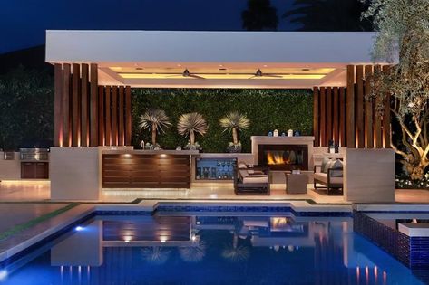 Modern Covered Patio and Pool Outdoor Kitchen Design Modern, Outdoor Cooking Spaces, Poolside Lounge, Kitchen Design Diy, Farmhouse Outdoor, Kitchen Design Layout, Outdoor Kitchen Design Layout, Outdoor Kitchen Patio, Modern Pools