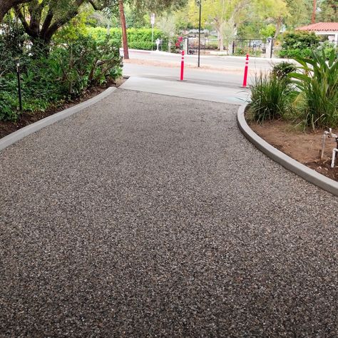 Large Driveway Ideas, Driveway Parking, Permeable Driveway, Diy Driveway, Ali Wong, Glow Stones, Pathway Landscaping, Landscape Rock, Gravel Driveway