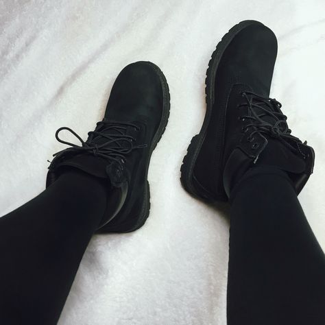 #blacktimbs #timbs #timberlandboots #timberland Black Timbs, Black Sneaker, Timberland Boots, Fashion Addict, All Black Sneakers, All Black, Sneakers, Black, All Blacks