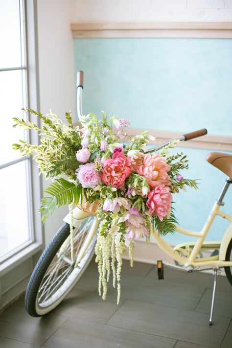 Flower adorned bike. Photography: Kimberly Chau - kimberlychau.com French Cafe Bridal Shower Theme, French Inspired Bridal Shower Theme, Picnic In Paris Bridal Shower Theme, Parisian Themed Birthday Party, Flower Market Bridal Shower Theme, Whimsical Garden Bridal Shower Ideas, French Country Bridal Shower Ideas, Parisian Bridal Shower Ideas, Flowers For Bridal Shower