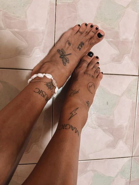 Full Ankle Tattoo, Tiny Stomach Tattoos, Front Of Shin Tattoo, Leg Word Tattoo, Feet Tatoos Woman, Tattoo Feet Women, Feet Tattoos For Women Beautiful, Simple Ankle Tattoos, Tattoo Bein Frau