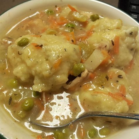 Irish Chicken & Dumplins Pub Meals, Dinner Ides, European Meals, Irish Meals, Dumplin Recipe, Irish Chicken, Irish Foods, Irish Recipes Authentic, Irish Cooking