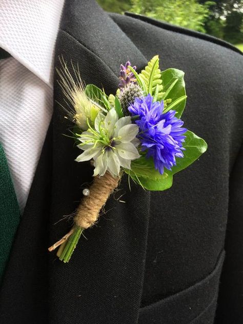 Homegrown seasonal buttonhole for a July wedding with cornflower and nigella Cornflower Wedding Bouquet, Grow Your Own Wedding Flowers, Cornflower Wedding, August Wedding Flowers, Cornflower Blue Wedding, Wedding Buttonholes, Flowers To Grow, Holly Wedding, 10 Flowers