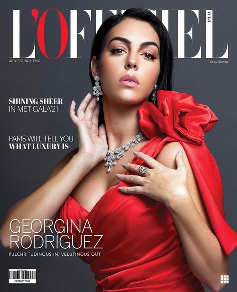 Sima Couture, Georgina Rodriguez, Messy Haircut, Fashion Bible, Messy Pixie Cuts, Paparazzi Photos, كريستيانو رونالدو, Aesthetic Women, Vogue Magazine