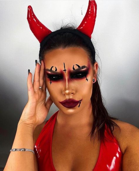 Devil Makeup Halloween, Crazy Halloween Makeup, Demon Makeup, Creepy Halloween Party, Devil Face, Devil Makeup, Holloween Makeup, Angel Makeup, Clever Halloween