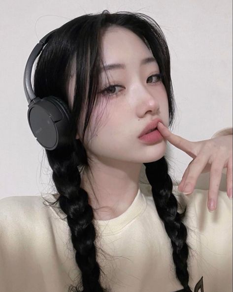 Asian Makeup Trends, Y2k Makeup Looks, Y2k Acubi, Pretty Short Hair, Trending Makeup, Ulzzang Hair, Acubi Fashion, Y2k Makeup, Korean Hair Color