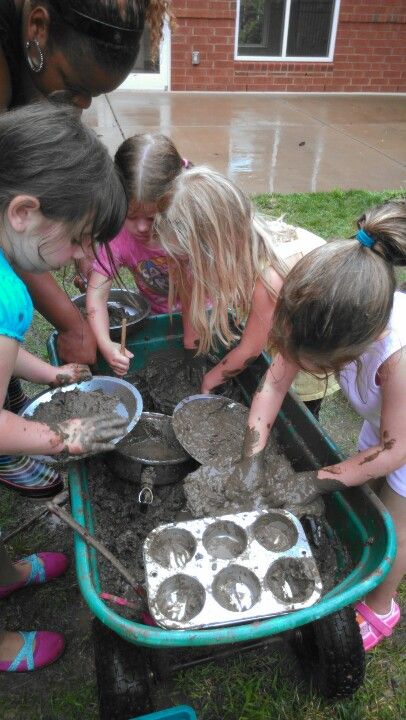 Mud pie cart. Wheelbarrows or carts are great for mud play Mud Pie Outdoor Play, Mud Play Ideas, Mud Play, Sensory Tubs, Classroom Goals, Outdoor Play Areas, Nature School, Outside Activities, Funny Feeling