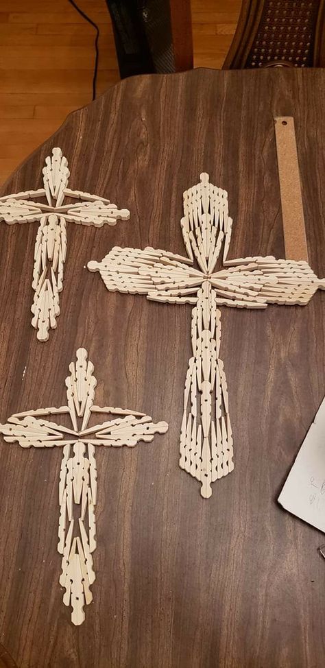 Clothespin Cross Patterns, Clothespin Crosses Ideas, Clothespin Angels Diy, Cross Crafts Diy, Clothespin Crosses, Clothespin Cross, Chrismas Crafts, Wooden Cross Crafts, Clothespin Crafts Christmas