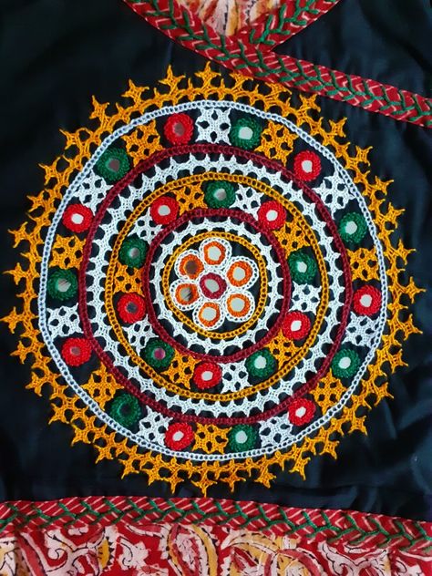 Kutchi Work Dupatta, Kutch Embroidery Motifs Mirror Work, Kachhi Work, Sindhi Embroidery, Kutchi Work, Kutch Embroidery, Mirror Work Blouse Design, Kutch Work Designs, Embroidery Motif