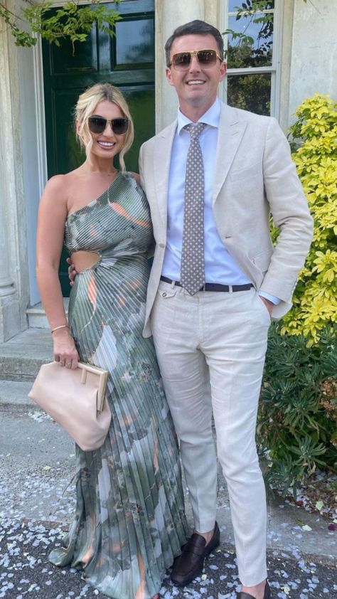 Former TOWIE star Billie Shepherd sent fans into a frenzy as she attended a summer wedding and donned the ultimate wedding dress as fans demanded to know where it was from. Billie Shepherd, Billie Faires, Cosy Aesthetic, European Girls, Wedding Outfits, Going Crazy, Summer Aesthetic, Summer Girls, Wedding Outfit