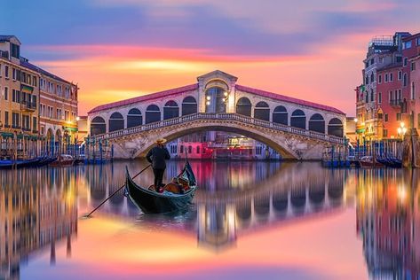 A gondolier sails towards the Rialto Bridge in Venice, Italy Romeo Und Julia, Celebrity Cruise, Greenwich Park, Rialto Bridge, Explore Italy, Italy Print, Celebrity Cruises, Italy Vacation, Most Beautiful Cities