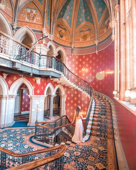 Staying at St. Pancras Renaissance Hotel | Diana Miaus Curved Facade, St Pancras Hotel, Relaxing Pool, Hotel In London, London Pictures, St Pancras, Iconic Buildings, Hotel Stay, Travel Channel