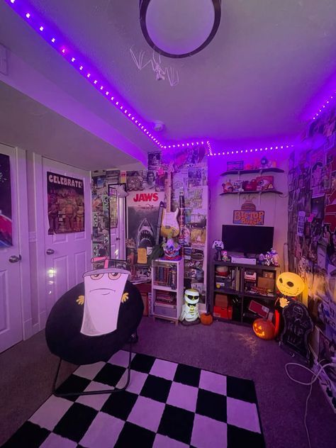 Emo Scene Bedroom, Scenecore Bedroom, Rearranging Room, Fall Aesthetic Grunge, Emo Room Aesthetic, Scenecore Room, Emo Bedroom Aesthetic, Fnaf Bedroom, Emo House