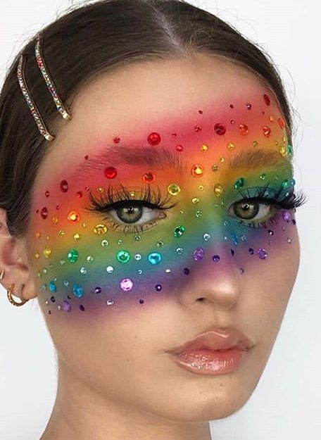 Rainbow Make Up Look, Cute Rainbow Makeup Looks, Pride Makeup Ideas Glitter, Pride Glitter Makeup, Pride Month Makeup Ideas, Pride Costume Ideas, Pride Inspired Makeup, Rainbow Halloween Makeup, Pride Looks Makeup